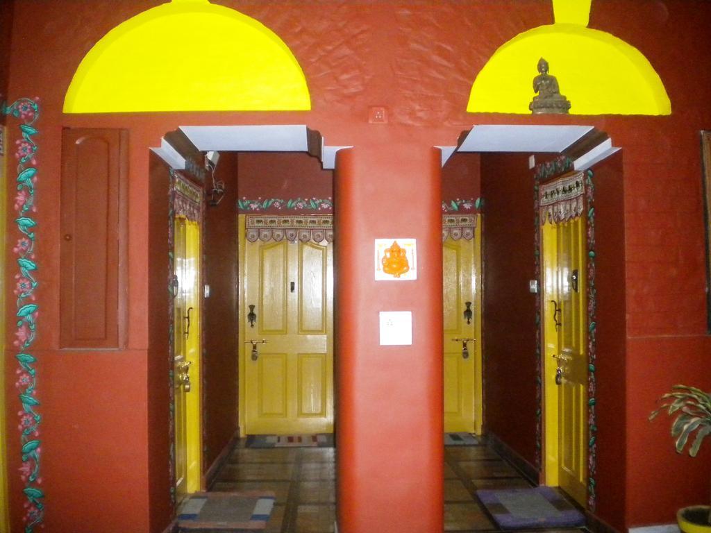 Ganpati Guest House Варанаси Екстериор снимка